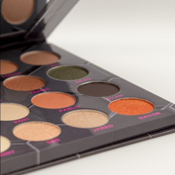 Barbella Eyeshadow Palette - Picture 3 of 5